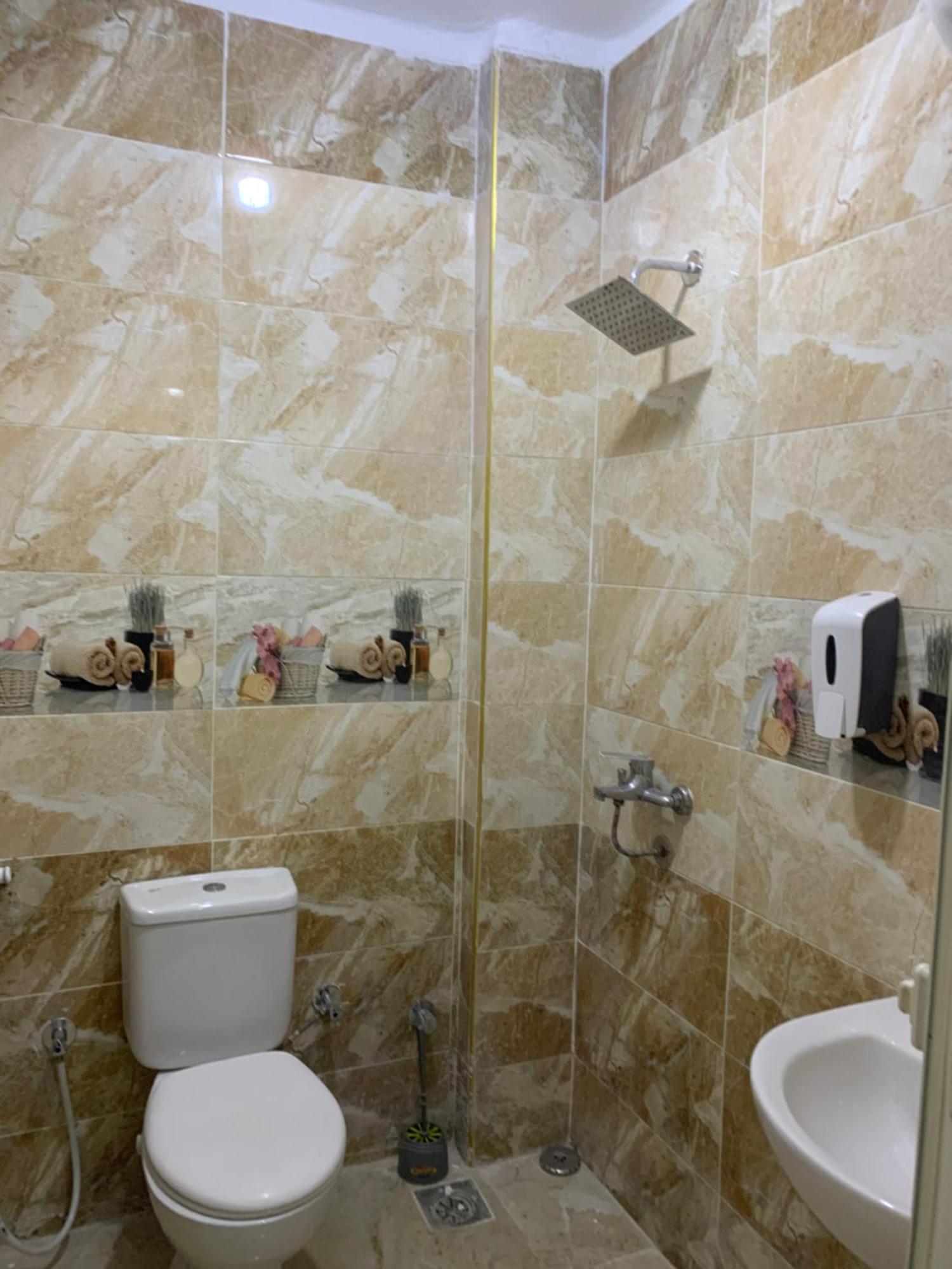 Kafret el-Gabal Abo Stait - Pyramid View Homestay المظهر الخارجي الصورة